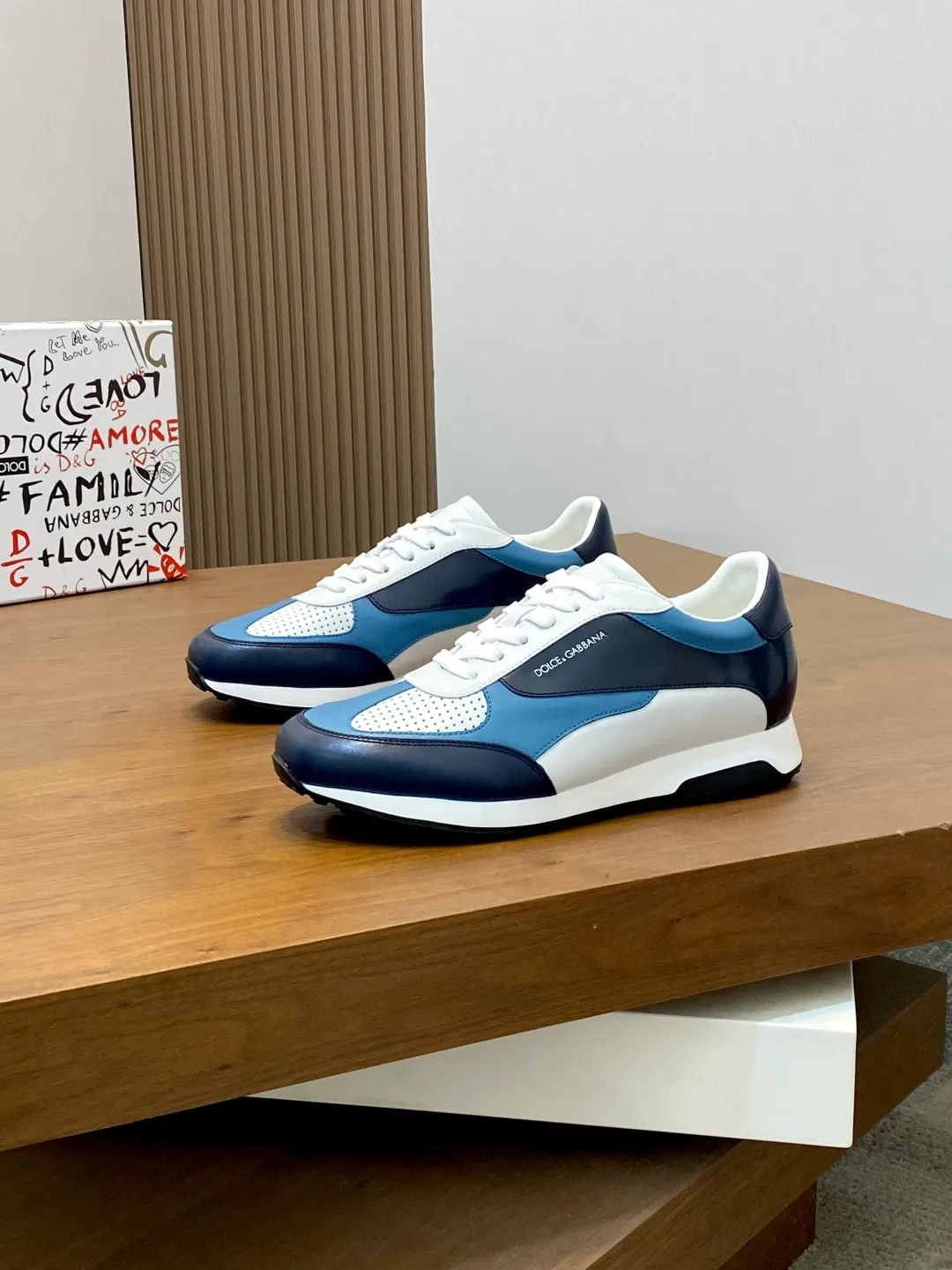 Men's Men's Shoes 💰900••Classic••Dolce&Gabbana••DG✔️High-end men's sports•casual shoes. Original goods from top counters. Original imported cowhide, multi-material splicing design ➕Imported cowhide lining, cowhide feet ➕Original TPR elastic outsole.  Size: 39-44 (38, 45 customized)